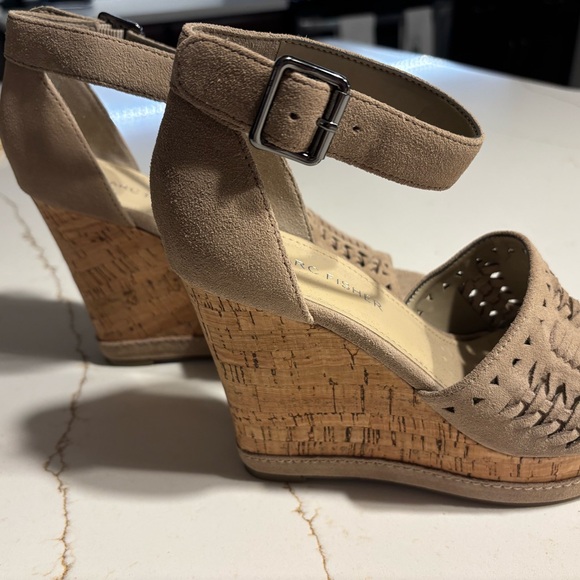 Marc Fisher Tan Suede Wedge Sandals size 6.5 brand new - Picture 3 of 5
